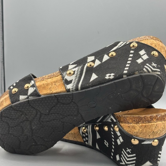 Black and White Patterned Volatile Women's Aztec Sandals - Picture 5 of 7